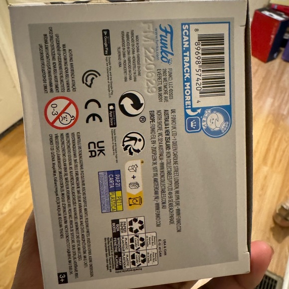 Robin funko pop - Picture 7 of 7